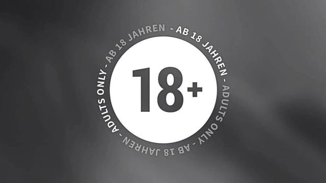 Hotelpool Strip mit Selbstbefriedigung auf Dirtytalk